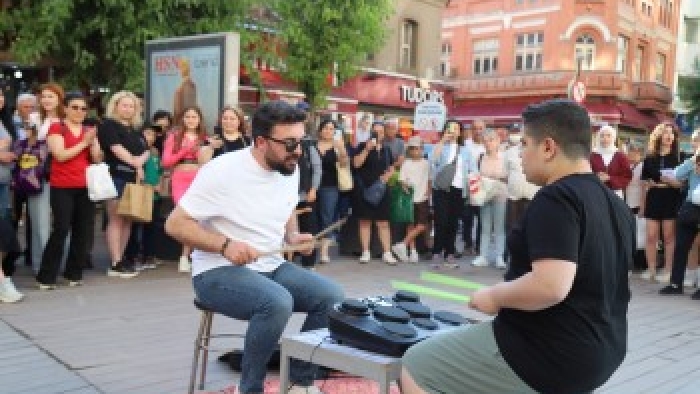 Eskişehir sokaklarında “Sahne Senin” heyecanı: Sanatçılara çağrı